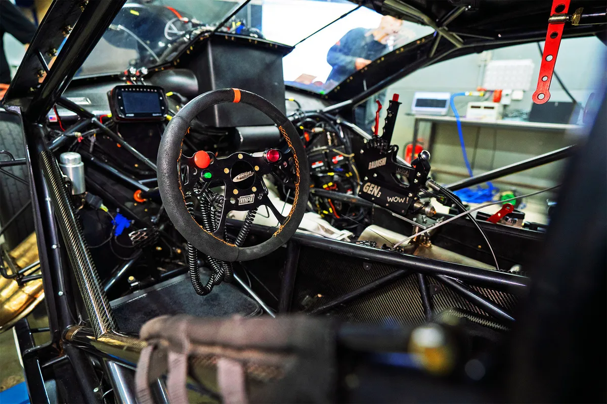 Produktion im Motorsport: Blick ins Cockpit